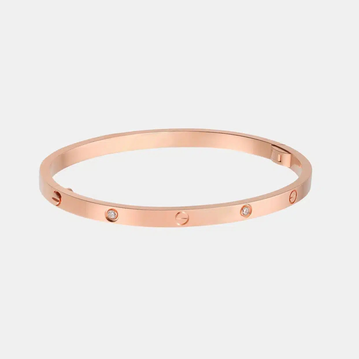 Bracelet Love Cartier petit modèle en or rose, 6 diamants — photographie du modèle, cote d’occasion GOLDMARKET