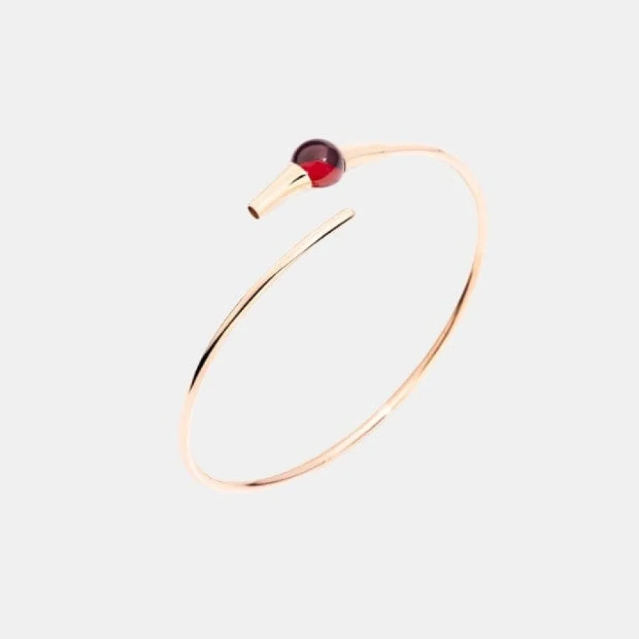 Bracelet M'Ama Non M'Ama Pomellato en or rose, grenat 2ct — photographie du modèle, cote d’occasion GOLDMARKET