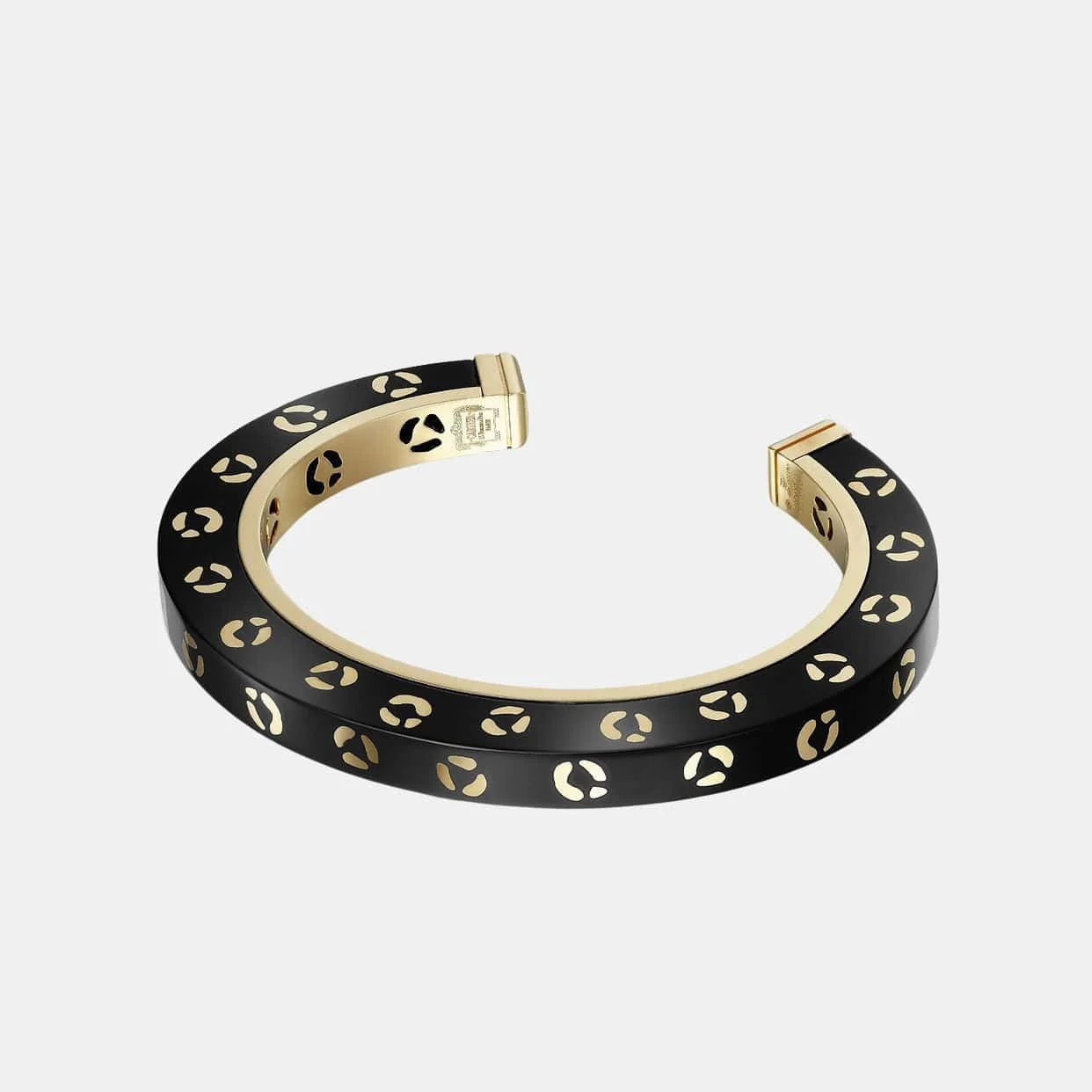Bracelet Panthère Cartier en or jaune, onyx — photographie du modèle, cote d’occasion GOLDMARKET