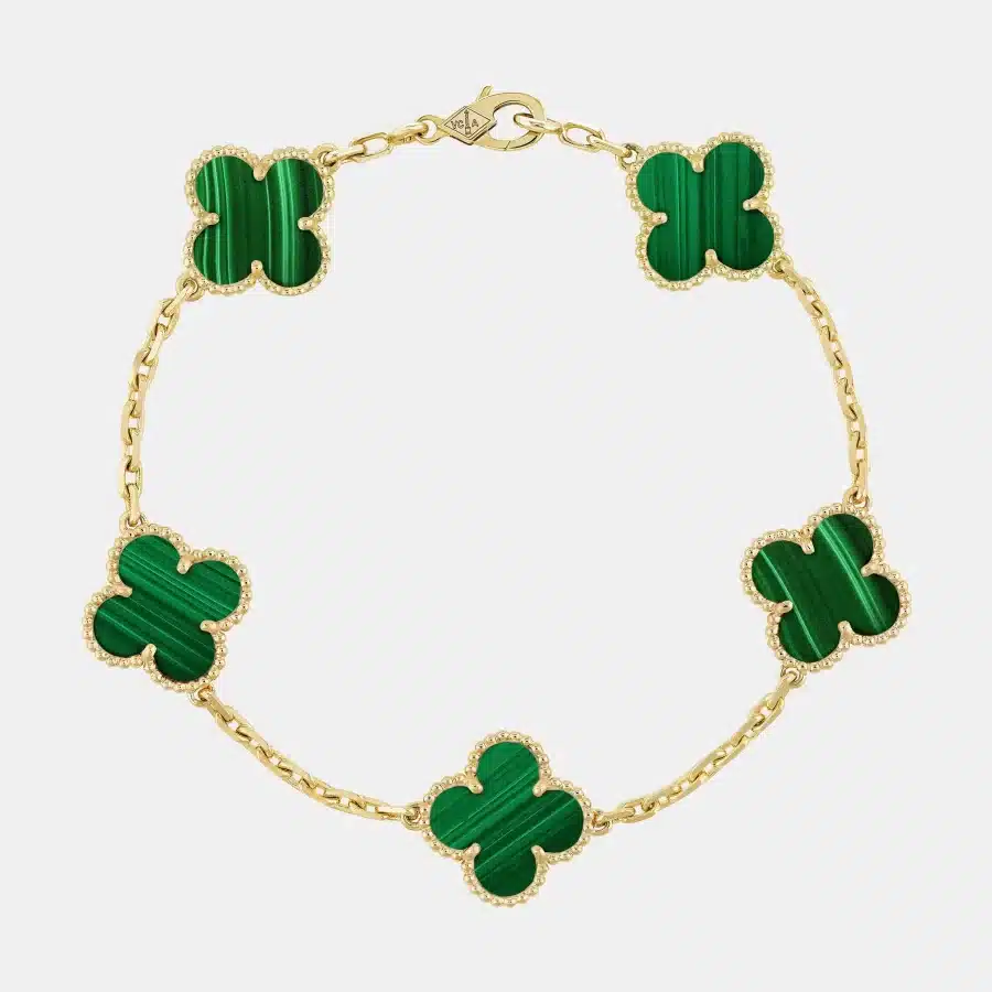 Bracelet Vintage Alhambra Van Cleef & Arpels en or jaune, malachite — photographie du modèle, cote d’occasion GOLDMARKET