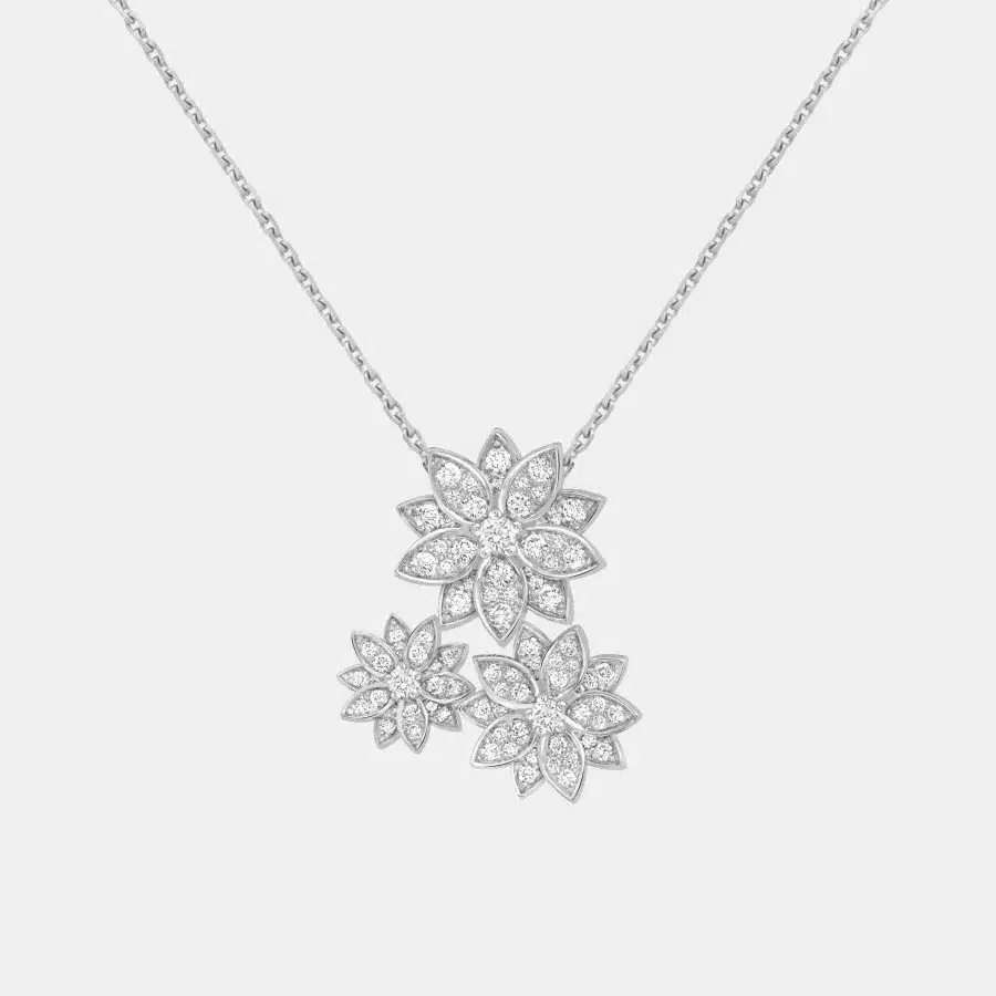 Collier Lotus Van Cleef & Arpels en or blanc, diamant 0.72ct — photographie du modèle, cote d’occasion GOLDMARKET