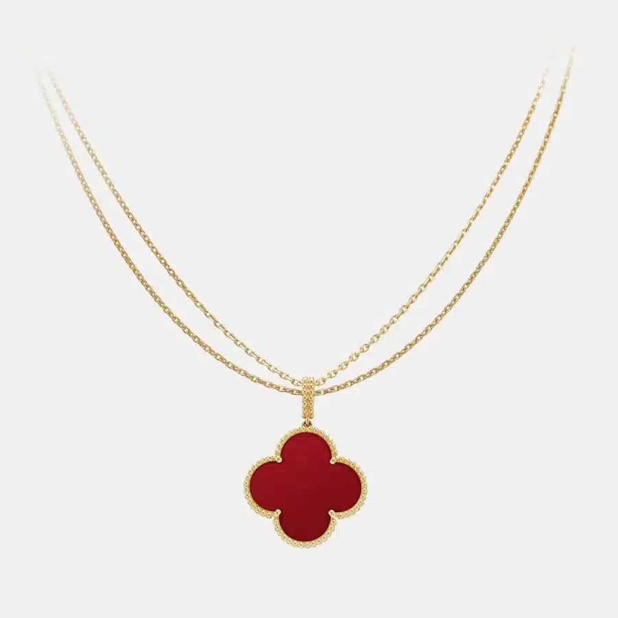 Collier Magic Alhambra Van Cleef & Arpels en or jaune, cornaline — photographie du modèle, cote d’occasion GOLDMARKET