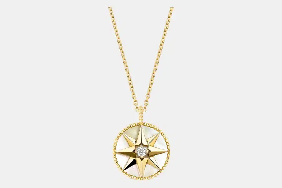 Collier Rose des Vents Dior en or jaune, diamant 0.15 ct — photographie du modèle, cote d’occasion GOLDMARKET