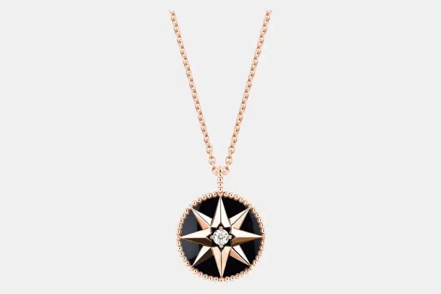 Collier Rose des Vents Dior en or rose, diamant 0.15 ct — photographie du modèle, cote d’occasion GOLDMARKET