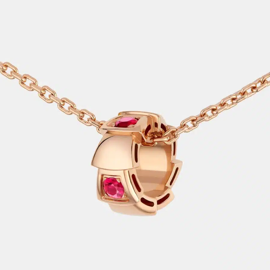 Collier Serpenti Bulgari en or rose, rubis 0.47ct — photographie du modèle, cote d’occasion GOLDMARKET