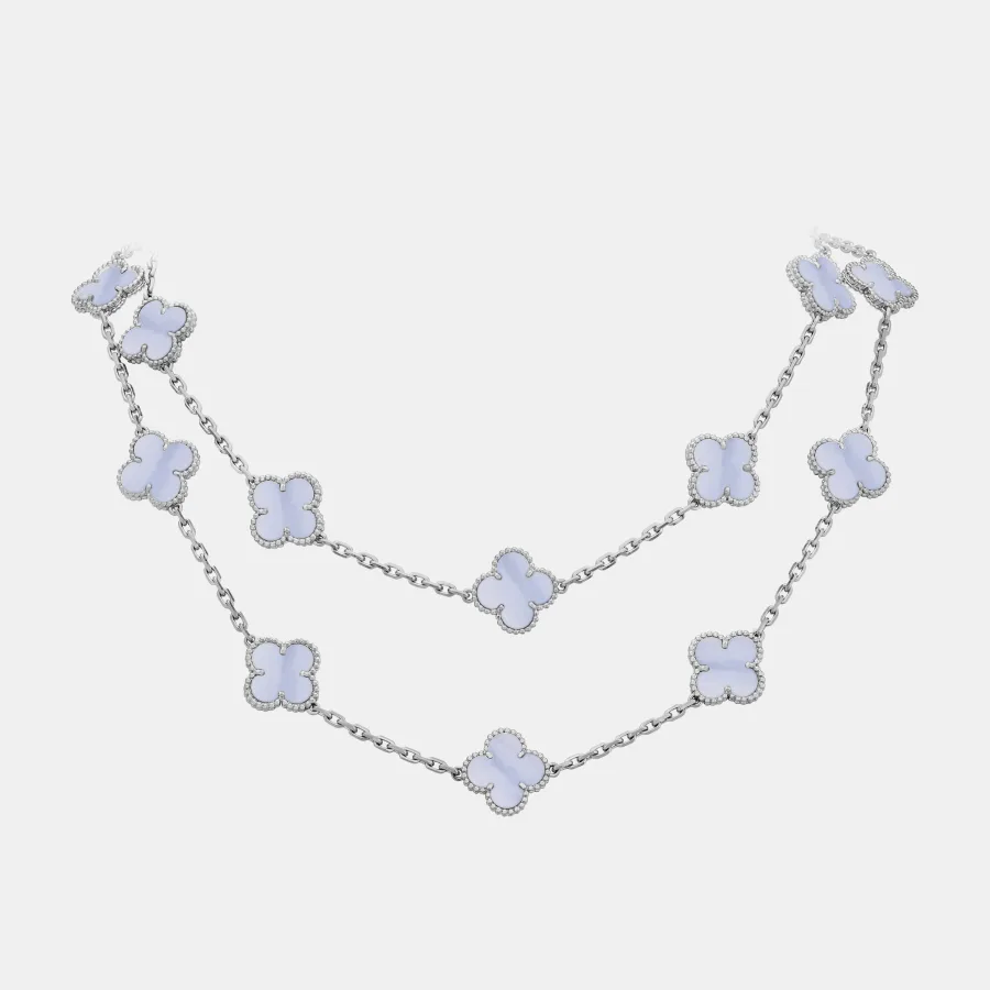 Collier Vintage Alhambra Van Cleef & Arpels en or blanc, calcédoine 20 motifs — photographie du modèle, cote d’occasion GOLDMARKET