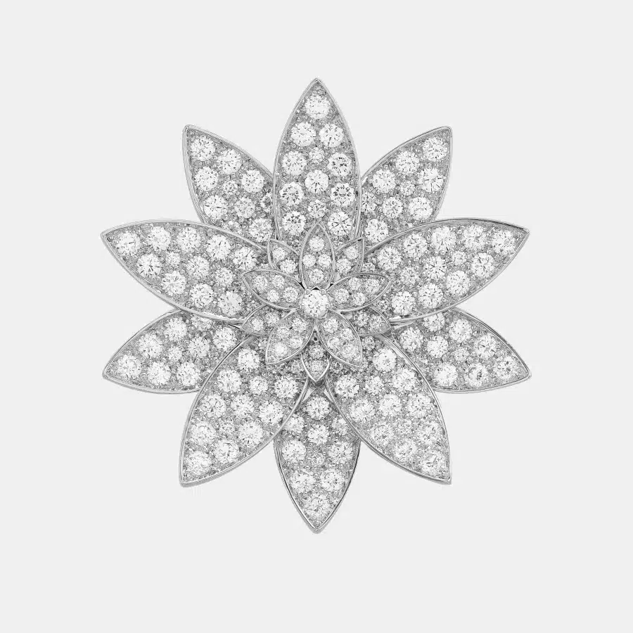 Pendentif Lotus Van Cleef & Arpels en or blanc, diamant 6.82ct — photographie du modèle, cote d’occasion GOLDMARKET