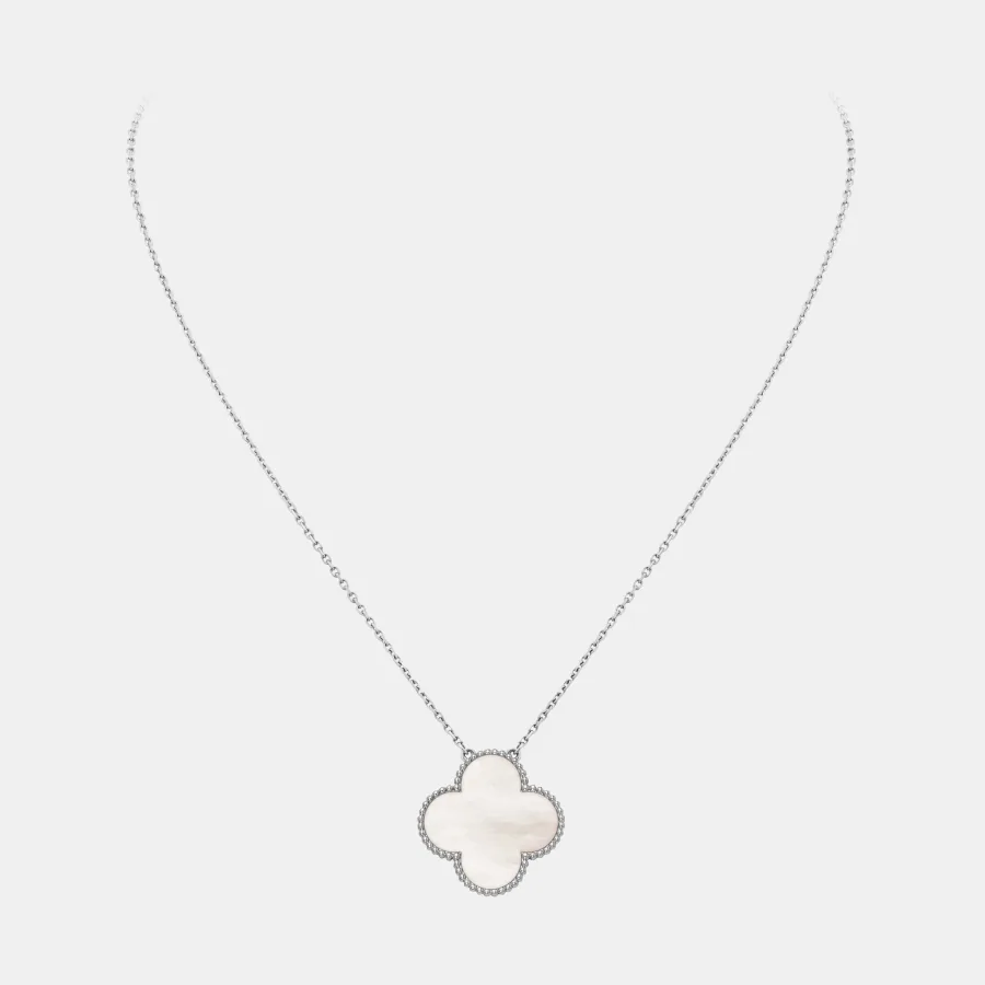 Pendentif Magic Alhambra Van Cleef & Arpels en or blanc, perle — photographie du modèle, cote d’occasion GOLDMARKET