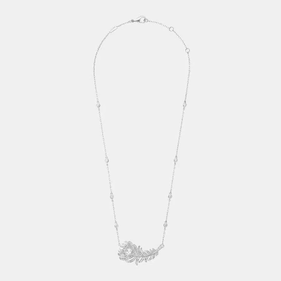 Pendentif Plume de Paon Boucheron en or blanc, diamant 0.31ct — photographie du modèle, cote d’occasion GOLDMARKET