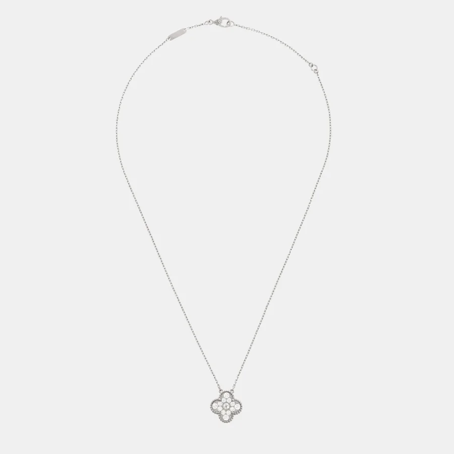Pendentif Vintage Alhambra Van Cleef & Arpels en or blanc, diamant 0.48ct — photographie du modèle, cote d’occasion GOLDMARKET