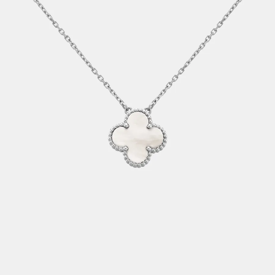 Pendentif Vintage Alhambra Van Cleef & Arpels en or blanc, perle — photographie du modèle, cote d’occasion GOLDMARKET