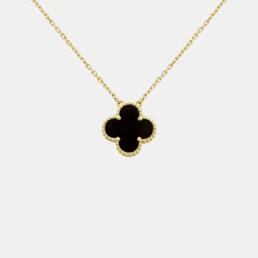 Pendentif Vintage Alhambra Van Cleef & Arpels en or jaune, onyx — photographie du modèle, cote d’occasion GOLDMARKET