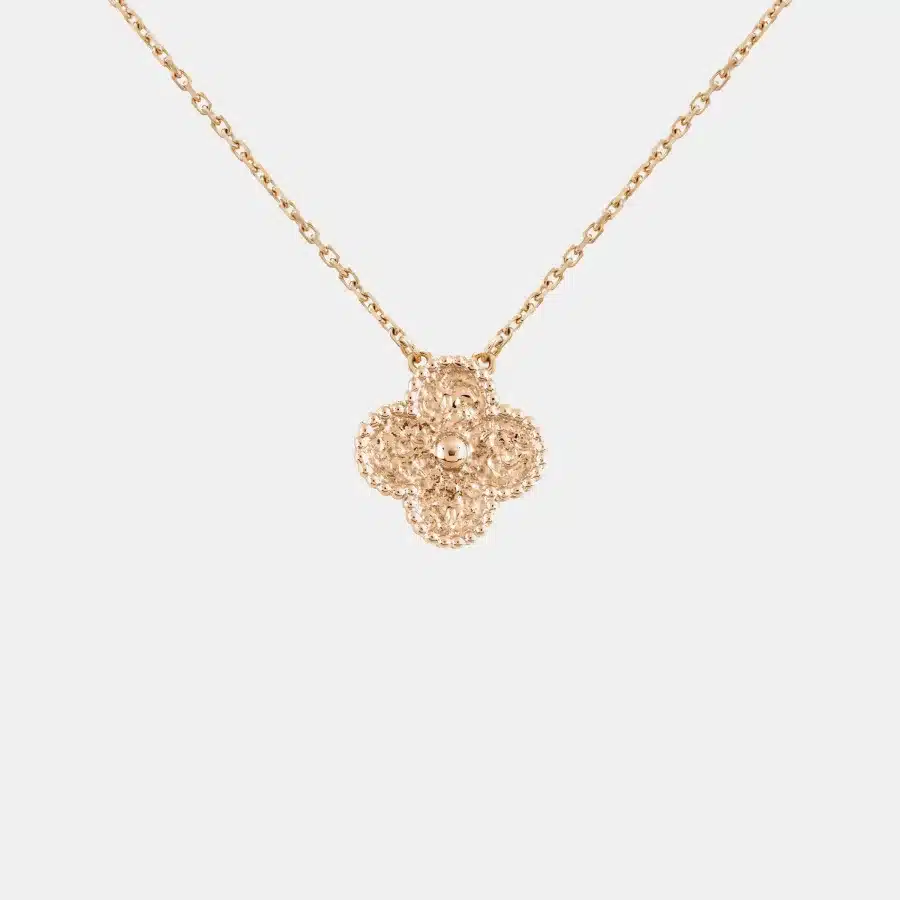 Pendentif Vintage Alhambra Van Cleef & Arpels en or rose — photographie du modèle, cote d’occasion GOLDMARKET
