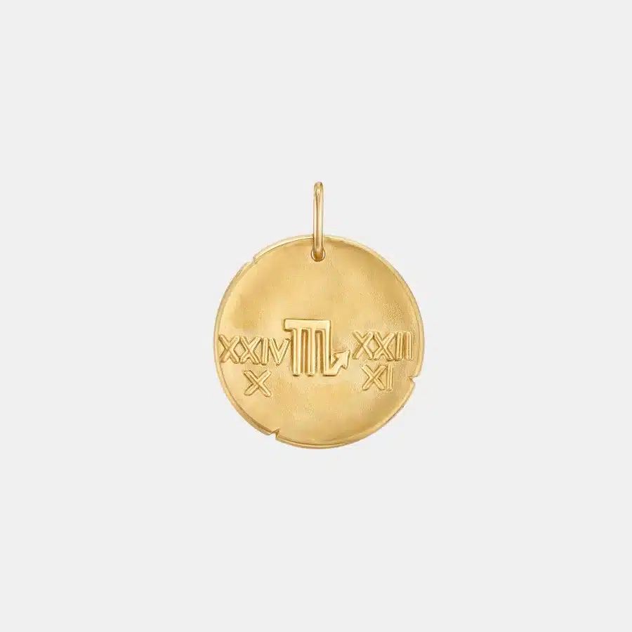 Pendentif Zodiaque Van Cleef & Arpels en or jaune, scorpio — photographie du modèle, cote d’occasion GOLDMARKET