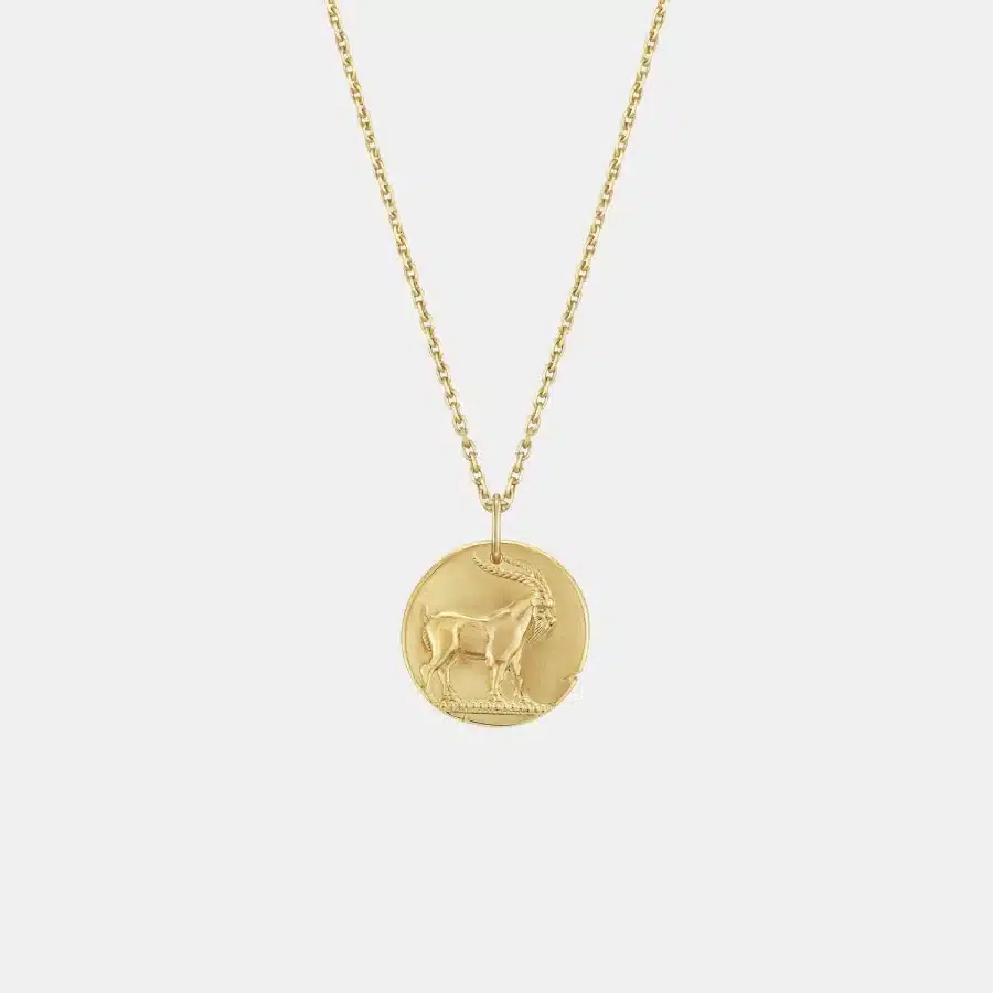 Pendentif Zodiaque Van Cleef & Arpels en or jaune — photographie du modèle, cote d’occasion GOLDMARKET